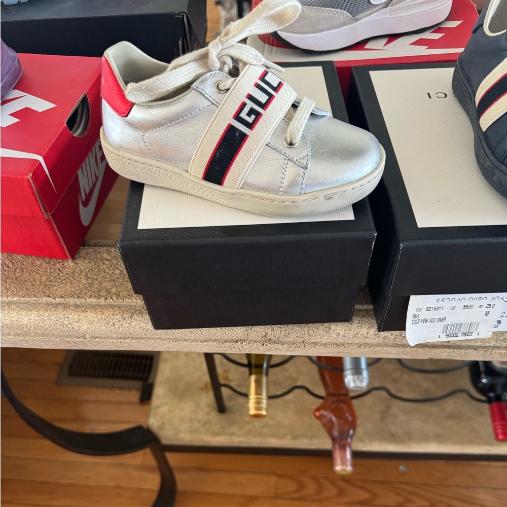 Toddle silver Gucci shoes. Size 25